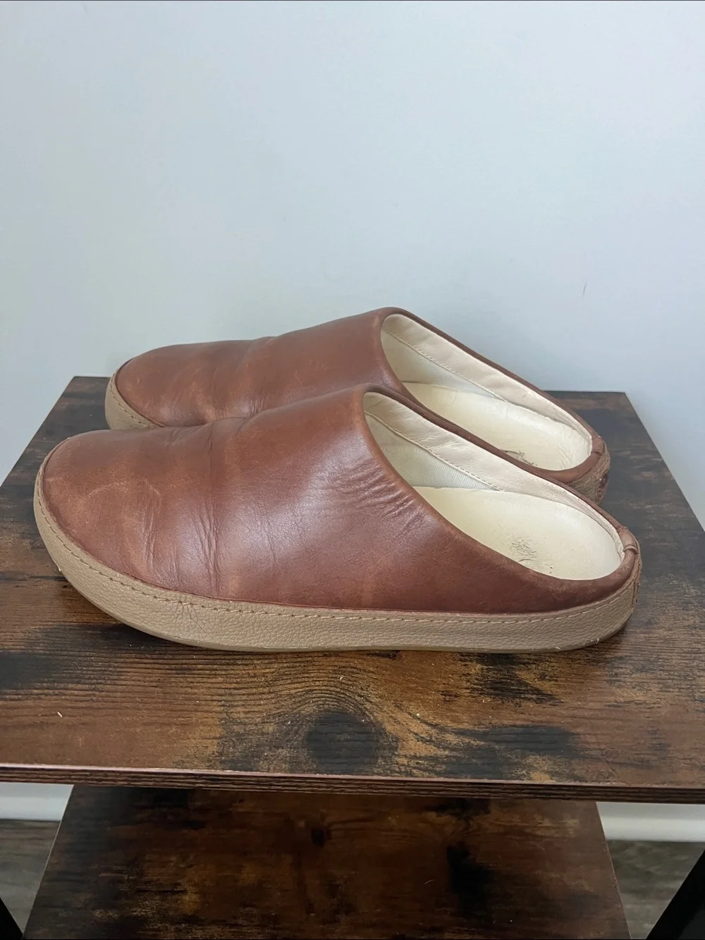 OluKai premium leather mule slip-ons toffee brown Kuʻu Leather Mule size mens 9